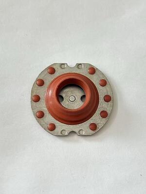 Metall-Gummi-Verbunddiaphragma. Bearbeitete Metallteile.